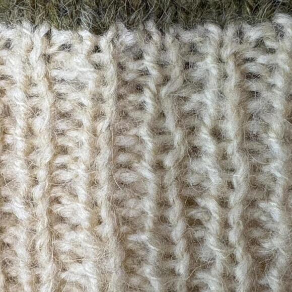 Handmade‎ sweater. - Picture 3 of 3